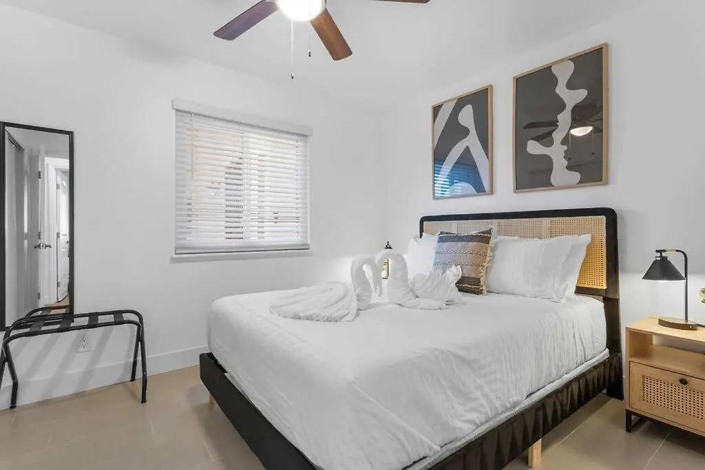 6 Bedroom Oasis With Pool, Pickle Ball, Golf & More! Las Vegas 0*,  USA