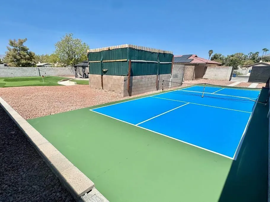 6 Bedroom Oasis With Pool, Pickle Ball, Golf & More! Las Vegas