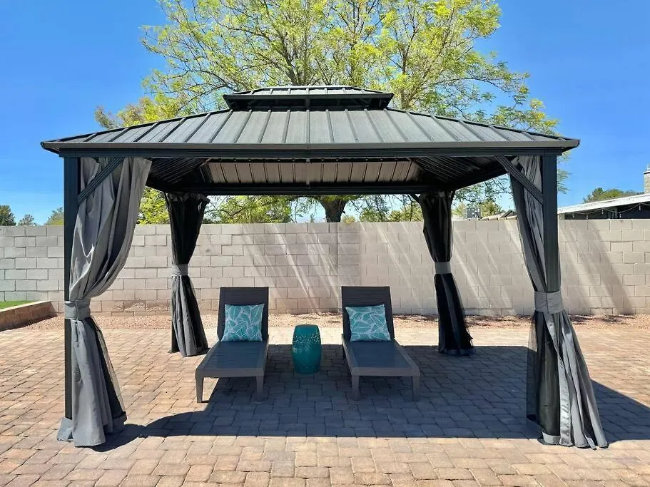 Semesterbostad 6 Bedroom Oasis With Pool, Pickle Ball, Golf & More! Las Vegas