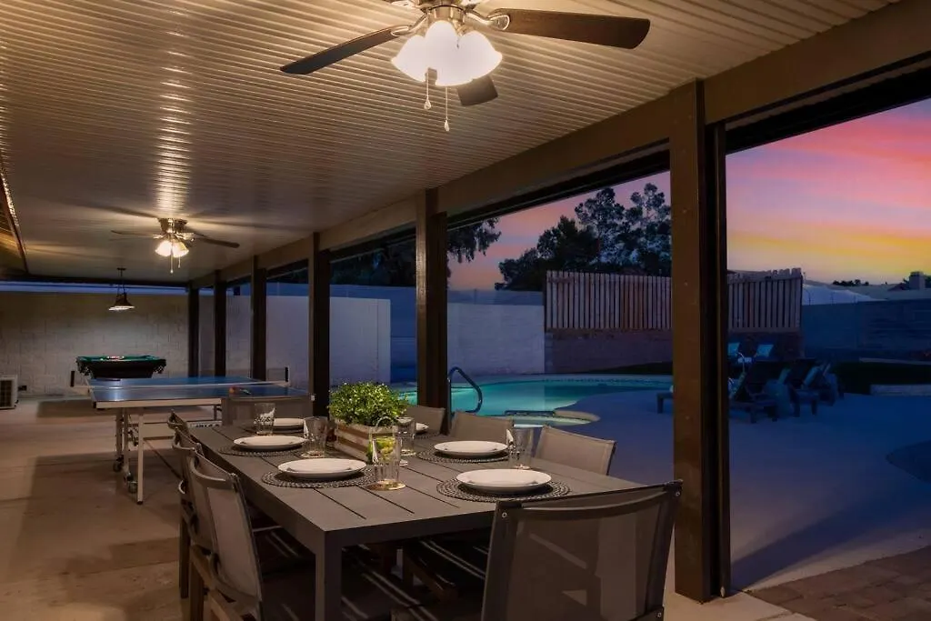 6 Bedroom Oasis With Pool, Pickle Ball, Golf & More! Las Vegas
