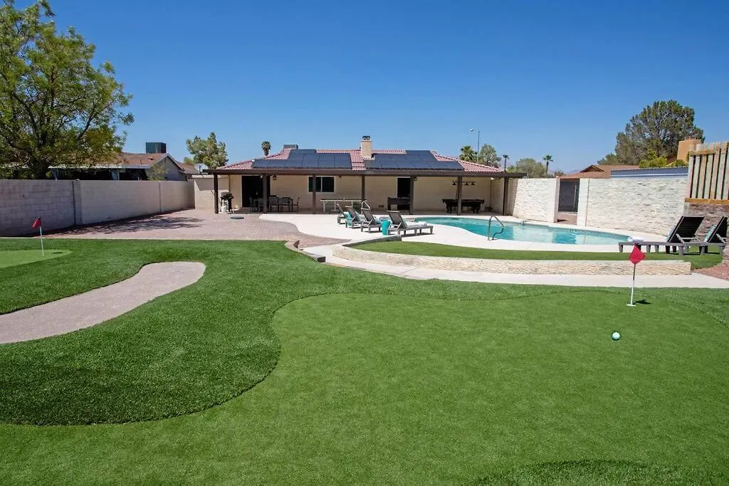6 Bedroom Oasis With Pool, Pickle Ball, Golf & More! Las Vegas Semesterbostad