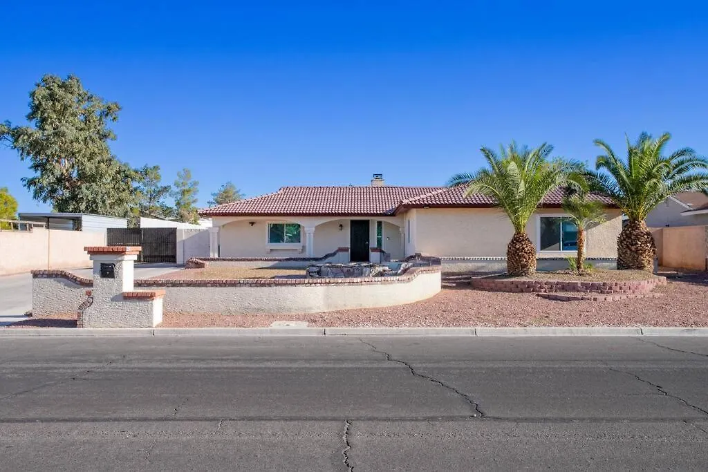 6 Bedroom Oasis With Pool, Pickle Ball, Golf & More! Las Vegas 0*,  USA