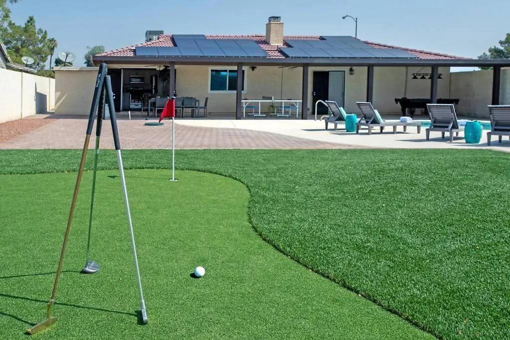 Semesterbostad 6 Bedroom Oasis With Pool, Pickle Ball, Golf & More! Las Vegas