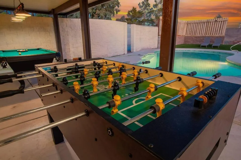 6 Bedroom Oasis With Pool, Pickle Ball, Golf & More! Las Vegas