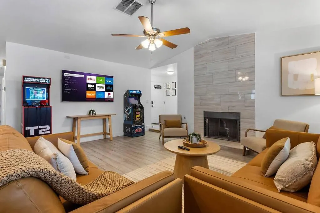 6 Bedroom Oasis With Pool, Pickle Ball, Golf & More! Las Vegas 0*,  USA