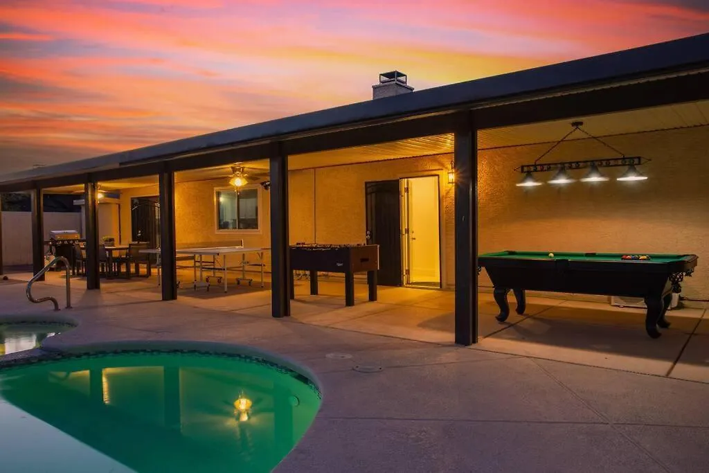 6 Bedroom Oasis With Pool, Pickle Ball, Golf & More! Las Vegas